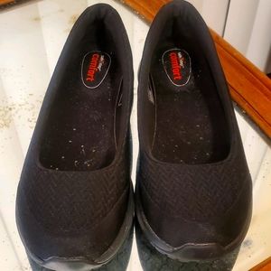 Restaurant/hospitality ballet flats